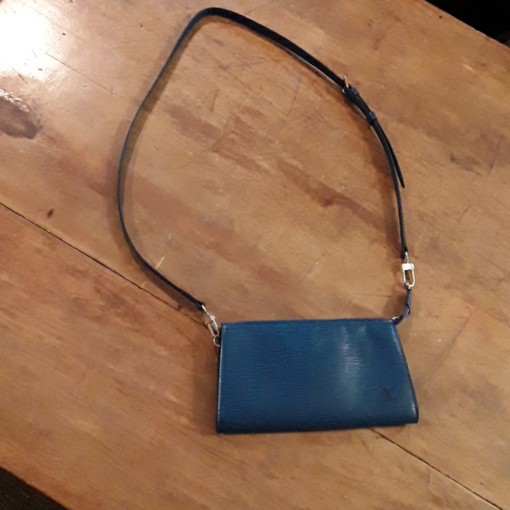 Louis Vuitton crossbody bag